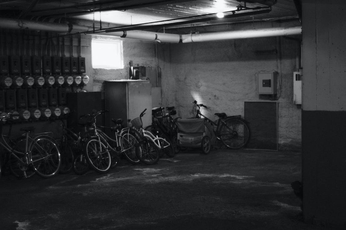 Kellerraum mit Fahrrädern